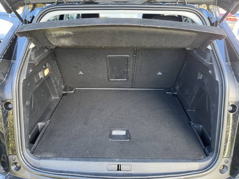 Voiture d’occasion PEUGEOT 3008 II 1.5 BLUE HDI 130 Active Business. EAT 8. 5p. avec GPS Europe Tactile et Radars AV + AR ainsi que Régulateur + Limiteur de vitesses. Garantie 12 Mois.