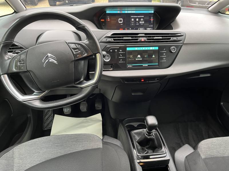  voiture d'occasion Avignon affiche une présentation soignée et une dotation technologique complète, comprenant notamment les Radars AV + AR. A NIMES