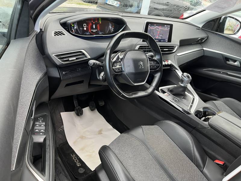  Contactez CPM Auto à Avignon pour découvrir cette voiture d’occasion PEUGEOT 3008 II 1.5 BLUE HDI 130 Allure Business.