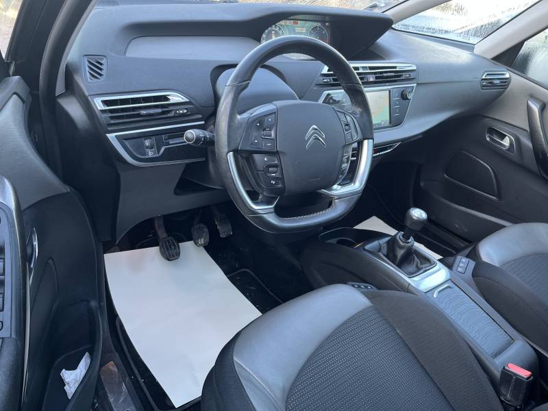 CITROËN C4 PICASSO II 1.6 e-HDI 115 Exclusive soigneusement sélectionnée pour son confort, sa fiabilité et son excellent rapport qualité/prix. A ORANGE