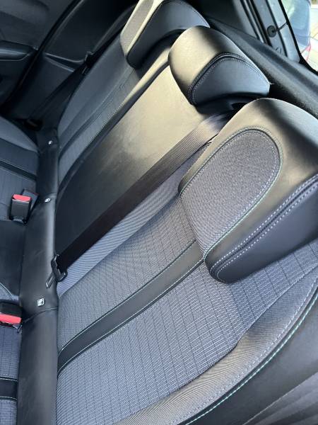 Idéale pour une vente de voiture d’occasion à Avignon, cette Voiture d’occasion PEUGEOT 208 II 1.5 HDI 102 Allure Business bénéficie d’une garantie 12 mois, gage de sérénité. A NIMES