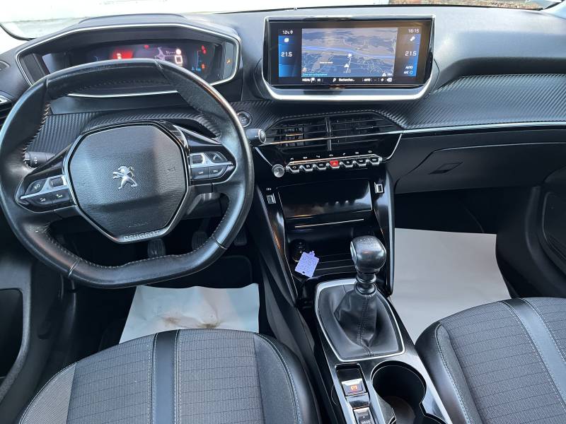 Voiture d’occasion PEUGEOT 208 II 1.5 HDI 102 Allure Business. BV6. 5p. 1ère Main. Avec GPS Europe Tactile et Correcteur de Trajectoire ainsi que Sièges Semi-Cuir. Garantie 12 Mois.