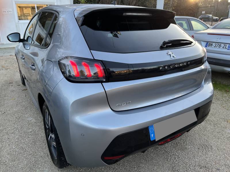  PEUGEOT 208 II 1.5 HDI 102 Allure Business est une citadine diesel reconnue pour son confort, sa sobriété et sa polyvalence. A ARLES