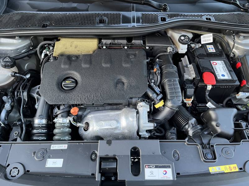 Voiture d’occasion PEUGEOT 208 II 1.5 HDI 102 Allure Business. BV6. 5p. 1ère Main. Avec GPS Europe Tactile et Correcteur de Trajectoire ainsi que Sièges Semi-Cuir. Garantie 12 Mois.