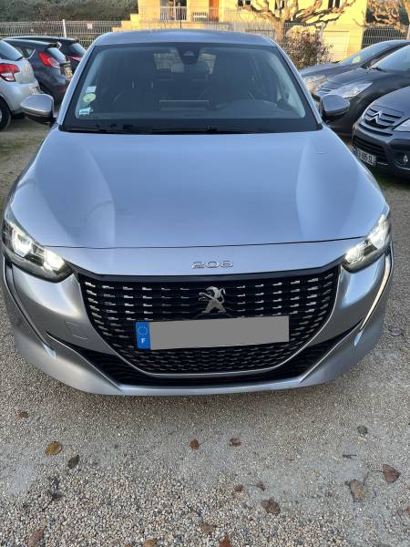 contactez CPM Auto, votre spécialiste de la voiture d’occasion PEUGEOT 208 II à Avignon, Vaucluse.
