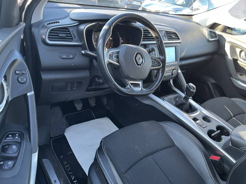 Voiture d’occasion RENAULT KADJAR 1.6 DCI 130 Intens. BV6. 5p. avec Radars AV et AR et Caméra AR ainsi que Crochet d’Attelage.