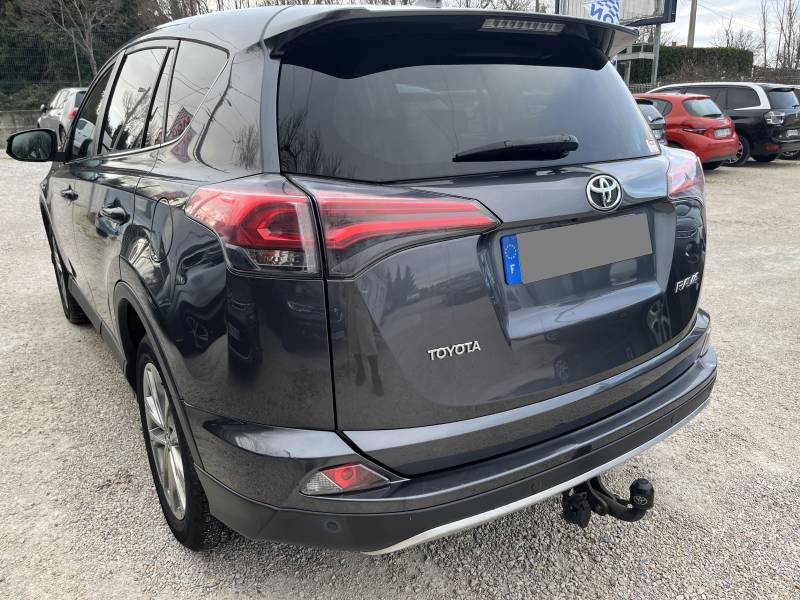  Elle se distingue par son niveau de finition Lounge, sa sobriété (124 g/km, Crit’Air 2) et son agrément de conduite grâce à sa boîte manuelle 6 vitesses. CARPENTRAS