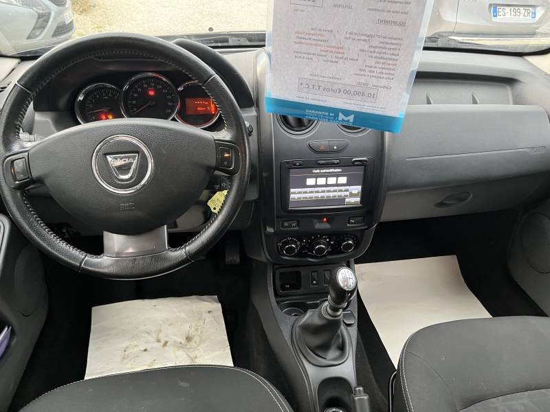  DACIA DUSTER I Ph2 1.5 DCI 110 Prestige de 2016 se distingue par sa motorisation diesel économique, sa boîte manuelle 6 vitesses, et son confort de conduite. A NIMES