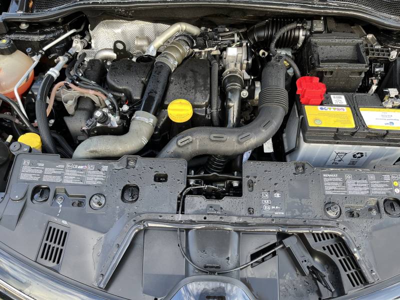 Voiture d’occasion RENAULT CLIO IV 1.5 DCI 90 Air Média Nav. Avec climatisation et GPS Europe tactile ainsi Régulateur + Limiteur de vitesse. Garantie 12 Mois.