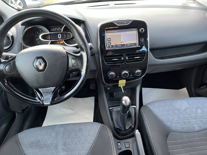  Voiture d’occasion RENAULT CLIO IV 1.5 DCI 90 Air Média Nav. Avec climatisation et GPS Europe tactile ainsi Régulateur + Limiteur de vitesse. Garantie 12 Mois. A ARLES