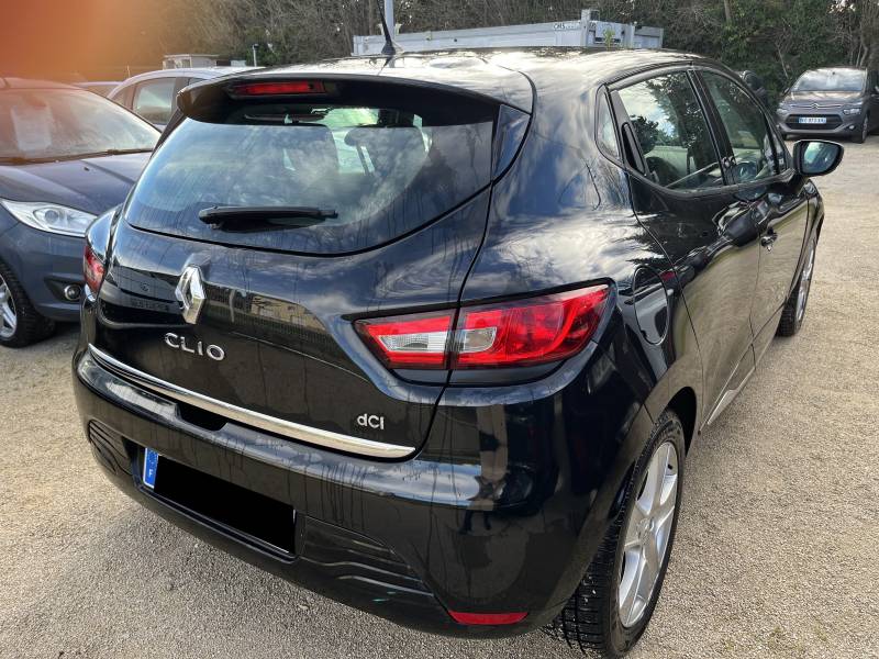 Voiture d’occasion RENAULT CLIO IV 1.5 DCI 90 Air Média Nav. Avec climatisation et GPS Europe tactile ainsi Régulateur + Limiteur de vitesse. Garantie 12 Mois.