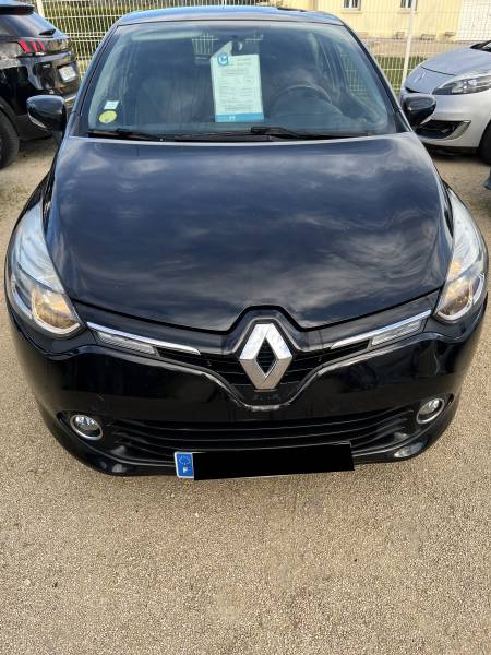 Voiture d’occasion RENAULT CLIO IV 1.5 DCI 90 Air Média Nav. Avec climatisation et GPS Europe tactile ainsi Régulateur + Limiteur de vitesse. Garantie 12 Mois.