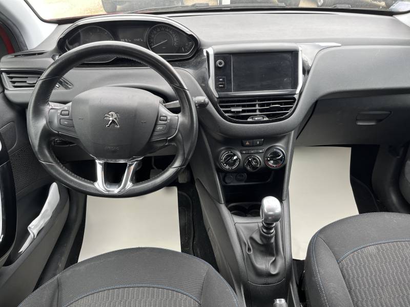 Voiture d’occasion PEUGEOT 208 I Ph2 1.5 Blue HDI 102 Signature. 5p. avec Climatisation et régulateur + Limiteur de vitesse ainsi que Radars de Recul. Garantie 12 Mois.