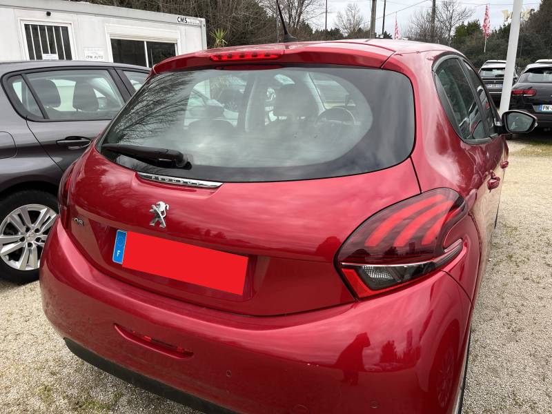 Voiture d’occasion PEUGEOT 208 I Ph2 1.5 Blue HDI 102 Signature. 5p. avec Climatisation et régulateur + Limiteur de vitesse ainsi que Radars de Recul. Garantie 12 Mois.