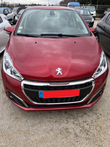  PEUGEOT 208 I Ph2 1.5 Blue HDI 102 Signature de 2019 est animée par un moteur DIESEL performant et sobre, affichant seulement 95 g/km de CO² (Crit’Air 2), idéal pour circuler en Vaucluse et en zone urbaine. A CARPENTRAS