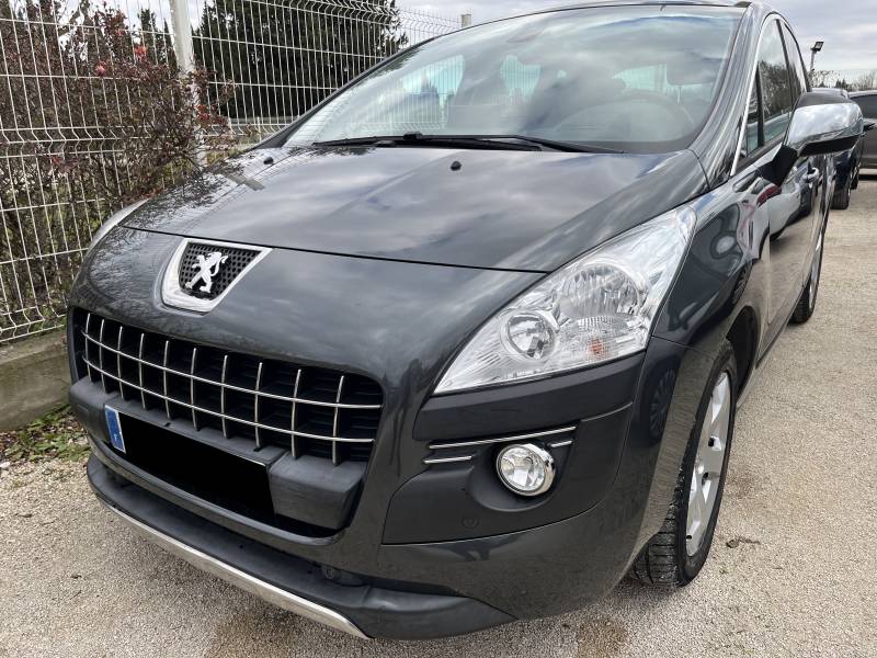 Voiture d’occasion PEUGEOT 3008 1.6 HDI 115 Allure. BV6. 5p. GPS Europe et Régulateur limiteur de vitesse ainsi que Toit Panoramique avec Rabat Electrique. Garantie 12 Mois.