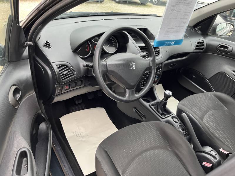 Voiture d’occasion PEUGEOT 206 + 1.4 HDI 70 Active. 5p. avec Climatisation et Radio CD + Prises 2 USB. Garantie 12 Mois.