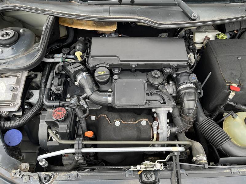 Voiture d’occasion PEUGEOT 206 + 1.4 HDI 70 Active. 5p. avec Climatisation et Radio CD + Prises 2 USB. Garantie 12 Mois.