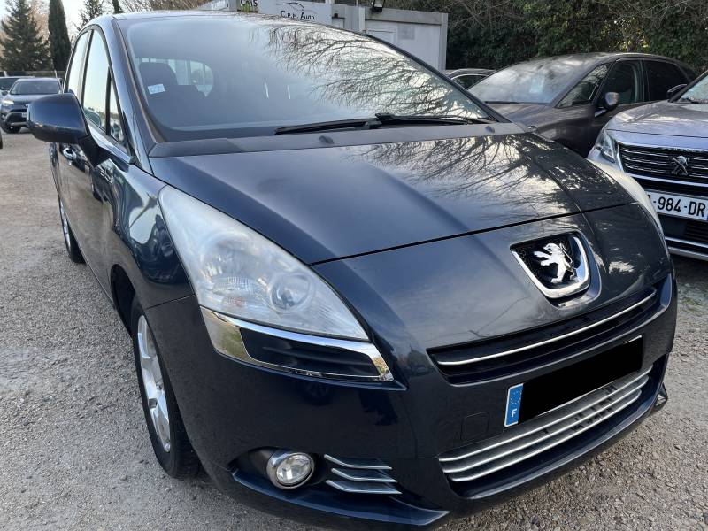 Voiture d’occasion PEUGEOT 5008 1.6 HDI 112 Active Business. BV6. 7 Places. 1ère Main. Avec Crochet d’Attelage AR et Régulateur + Limiteur de vitesse ainsi que Radars de Recul. Garantie 12 Mois.