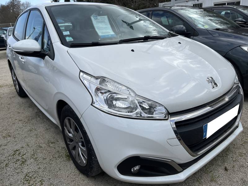 Voiture d’occasion PEUGEOT 208 I Ph2 1.5 Blue HDI 100 Premium Pack. 5p. avec GPS Europe Tactile et régulateur + Limiteur de vitesse. 1ère Main. Garantie 12 Mois.