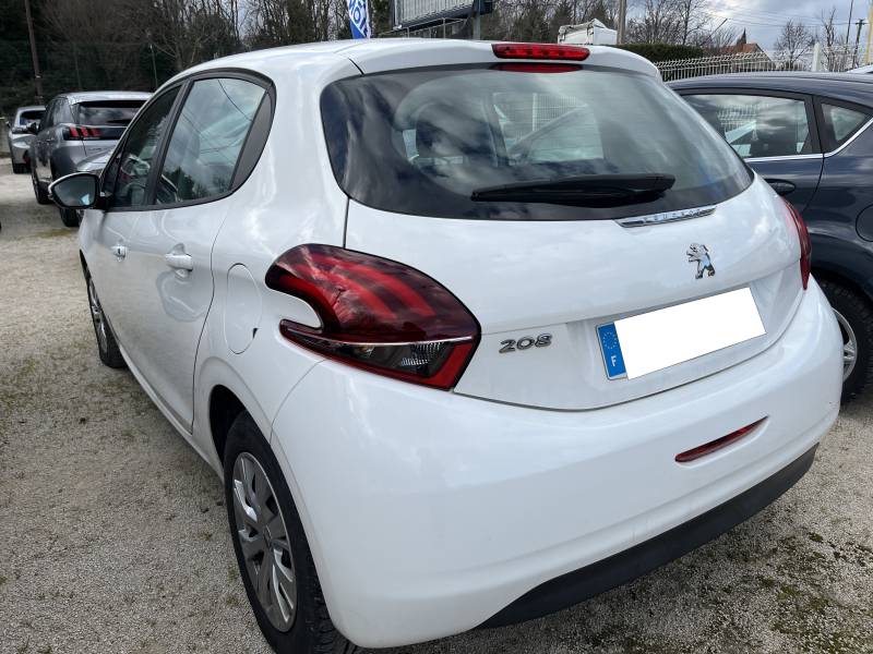 Voiture d’occasion PEUGEOT 208 I Ph2 1.5 Blue HDI 100 Premium Pack. 5p. avec GPS Europe Tactile et régulateur + Limiteur de vitesse. 1ère Main. Garantie 12 Mois.