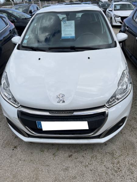  PEUGEOT 208 I Ph2 1.6 Blue HDI 100 Premium Pack est une citadine diesel polyvalente, idéale pour les trajets urbains comme routiers. A CARPENTRAS