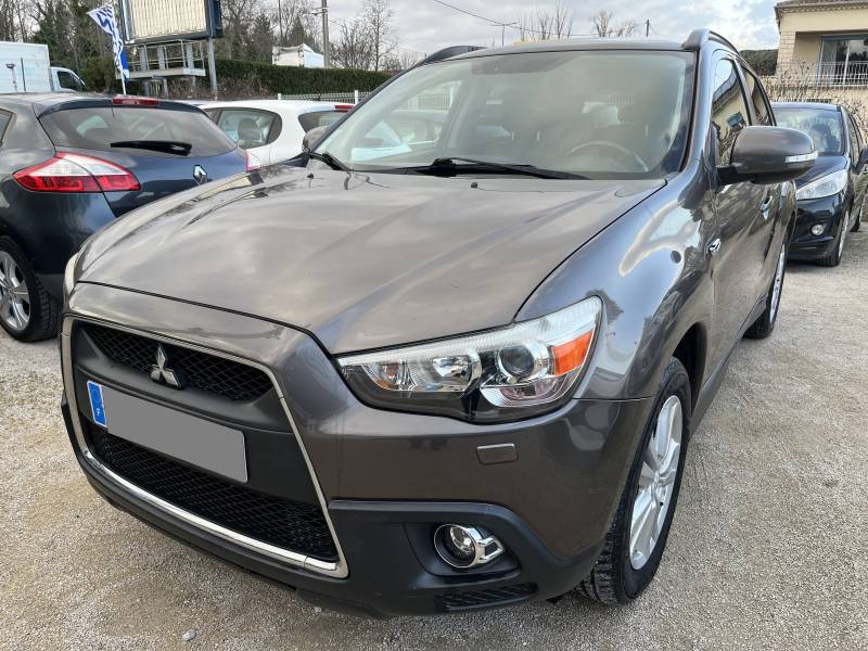 Véhicule d’Occasion MITSUBISHI ASX 1.8 DID 150 Instyle. BV6. 5p. Avec Sièges Electriques Chauffant et Sièges en Cuir ainsi que Toit Panoramique + Rabat Electrique. Garantie 12 Mois.