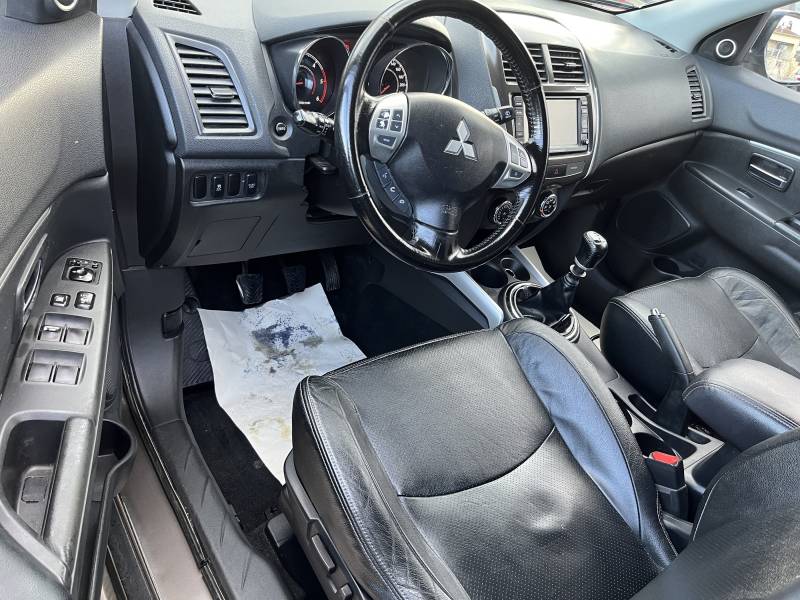 Véhicule d’Occasion MITSUBISHI ASX 1.8 DID 150 Instyle. BV6. 5p. Avec Sièges Electriques Chauffant et Sièges en Cuir ainsi que Toit Panoramique + Rabat Electrique. Garantie 12 Mois.