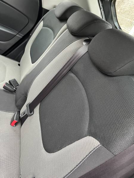 Voiture d’occasion RENAULT CAPTUR 1.5 DCI 90 Eco² Energy Business avec Climatisation et régulateur + Limiteur de vitesse ainsi que Radars de Recul. Garantie 12 Mois.