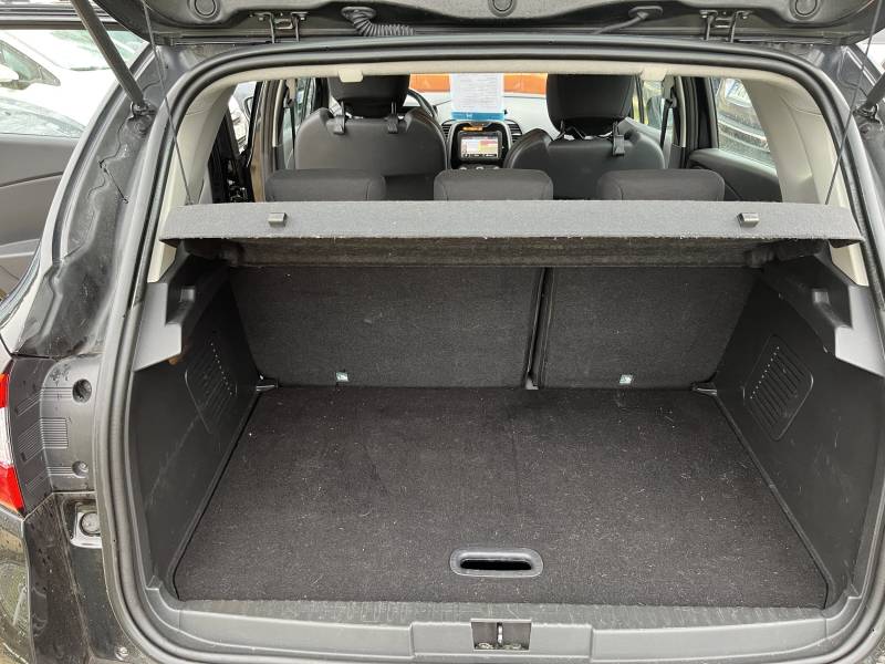  Magnifique SUV Compact RENAULT CAPTUR 1.5 DCI 90 Eco² Energy Business, proposé avec une garantie 12 mois. A ARLES