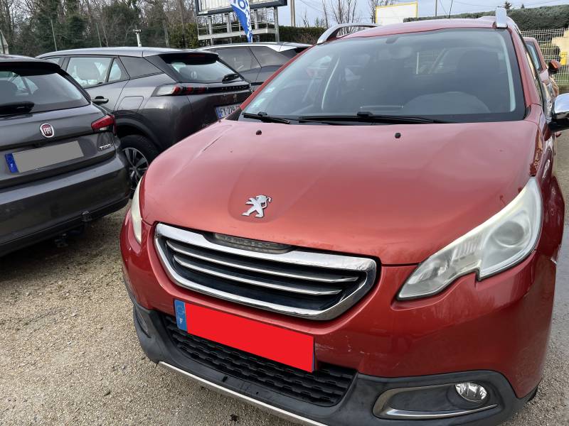 Voiture d’occasion PEUGEOT 2008 1.6 Blue HDI 92 Style. 5p. avec GPS Europe tactile et régulateur et Régulateur + Limiteur de vitesse ainsi que radar de recul. Garantie 12 Mois.