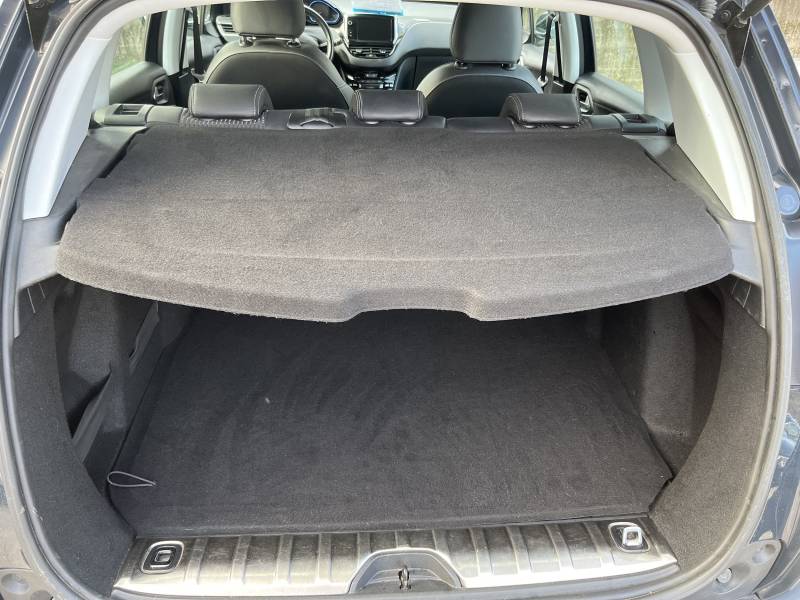 Voiture d’occasion PEUGEOT 2008 I Ph2 1.5 Blue HDI 102 Allure de 2019 associe confort, sobriété et équipements utiles. A ORANGE