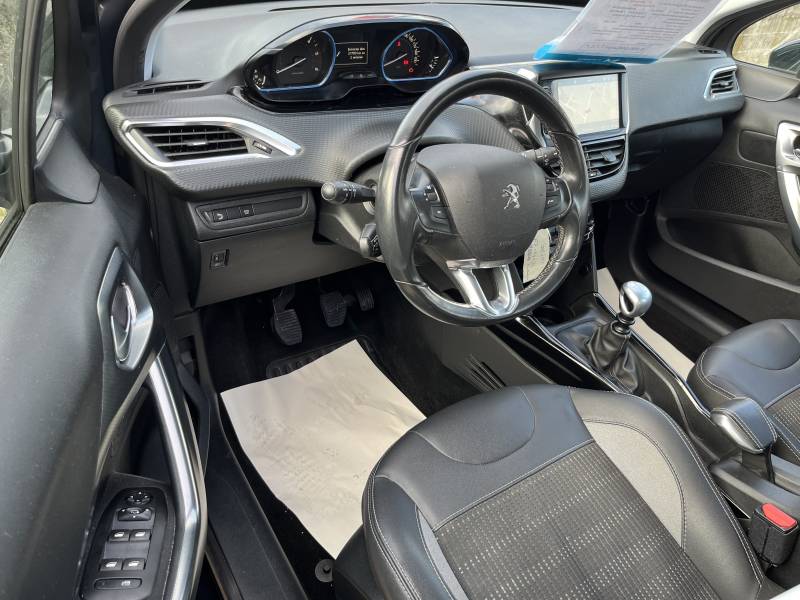  Son moteur diesel 1.5 Blue HDI 102 ch, couplé à une boîte manuelle BV6, assure une conduite souple et maîtrisée, tout en limitant la consommation avec seulement 97 g/km de CO² (Crit’Air 2).  A CARPENTRAS