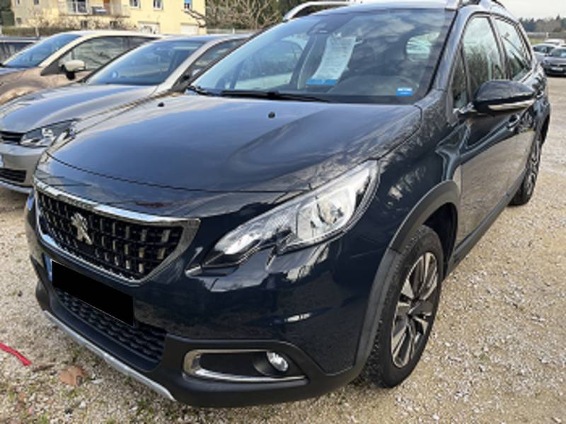 Voiture d’occasion PEUGEOT 2008 I Ph2 1.5 Blue HDI 102 Allure. BV6. 5p. avec GPS Europe tactile et Radars de Recul ainsi que Sièges Semi-cuir. Garantie 12 Mois.