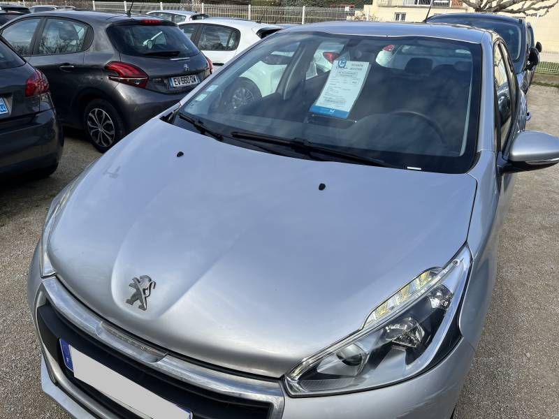 Voiture d’occasion PEUGEOT 208 I Ph2 1.6 Blue HDI 100 Active Business 5p. avec Climatisation ainsi que régulateur + Limiteur de vitesse. Garantie 12 Mois.