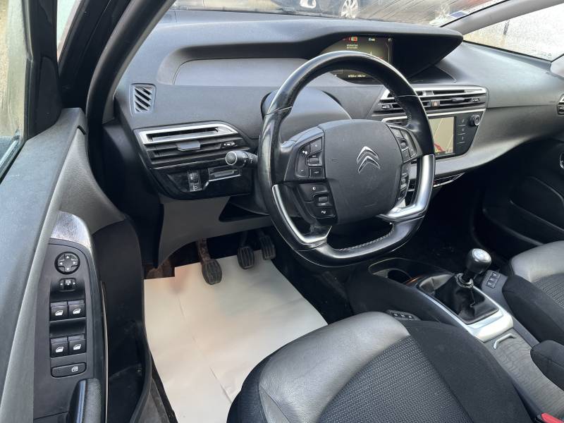 Voiture d’occasion CITROËN C4 PICASSO II 1.6 Blue HDI 120 Exclusive. BV6. 5p. Avec caméra de Recul 360° et Sièges Semi-Cuir + Massant ainsi que Park Assist. Garantie 12 Mois. A ORANGE