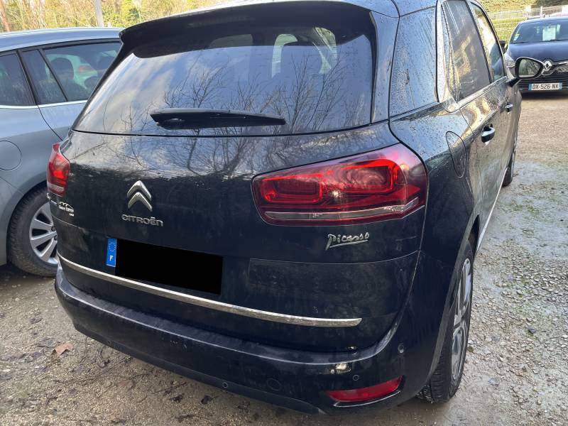 Voiture d’occasion CITROËN C4 PICASSO II 1.6 Blue HDI 120 Exclusive. BV6. 5p. Avec caméra de Recul 360° et Sièges Semi-Cuir + Chauffants+ Massant ainsi que Park Assist. Garantie 12 Mois.