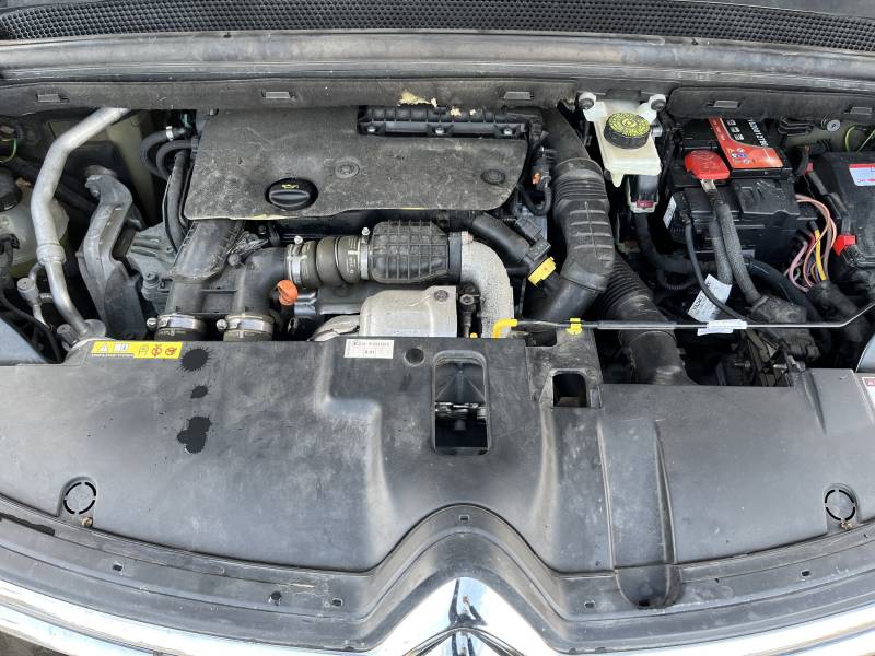 Voiture d’occasion CITROËN C4 PICASSO II 1.6 Blue HDI 120 Exclusive. BV6. 5p. Avec caméra de Recul 360° et Sièges Semi-Cuir + Chauffants+ Massant ainsi que Park Assist. Garantie 12 Mois.