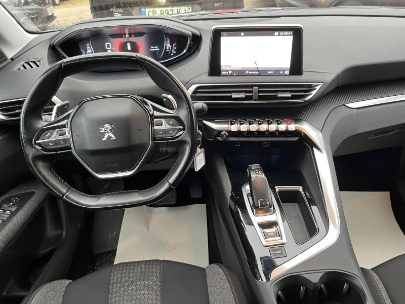  PEUGEOT 3008 II 1.5 BLUE HDI 130 Active Business se distingue par sa conduite agréable grâce à sa boîte automatique 8 vitesses, son moteur diesel efficient et ses équipements utiles au quotidien. A ORANGE