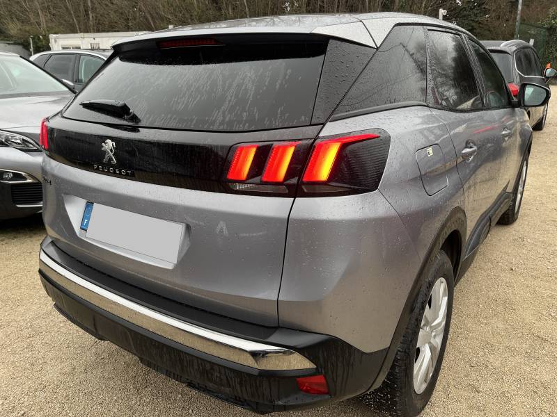 En vente de voiture d’occasion à Avignon, ce SUV monospace combine sobriété, modernité et maîtrise des coûts d’utilisation, avec des émissions contenues et une vignette Crit’Air 2, un atout en Vaucluse.