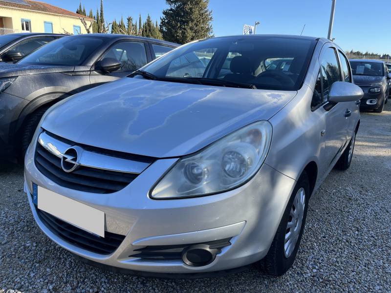 Voiture d’occasion OPEL CORSA 1.3 CDTI 75 Essentia. 5p. Avec climatisation et Radio CD MP3 commande au volant. Garantie 12 Mois.