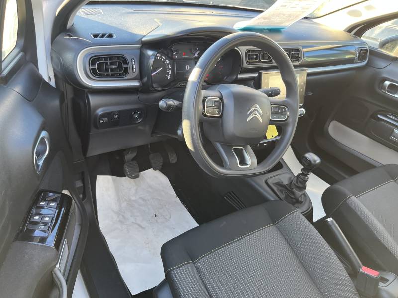 Voiture d’occasion CITROEN C3 III 1.5 Blue HDI 102 Feel Business 5p. 1ère Main. Climatisation automatique et régulateur + Limiteur de vitesse ainsi que Radars de Recul. Garantie 12 Mois.
