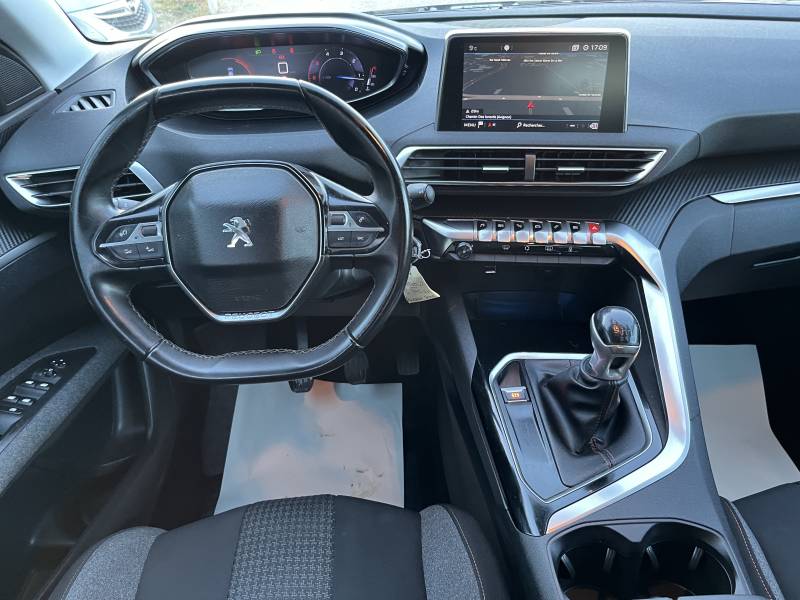 Voiture d’occasion PEUGEOT 3008 II 1.5 BLUE HDI 130 Active Business. BV6  Moteur+Turbo+Embrayage Neuf avec CarPlay et Radars AV + AR ainsi que Régulateur + Limiteur de vitesse. Garantie 12 Mois.