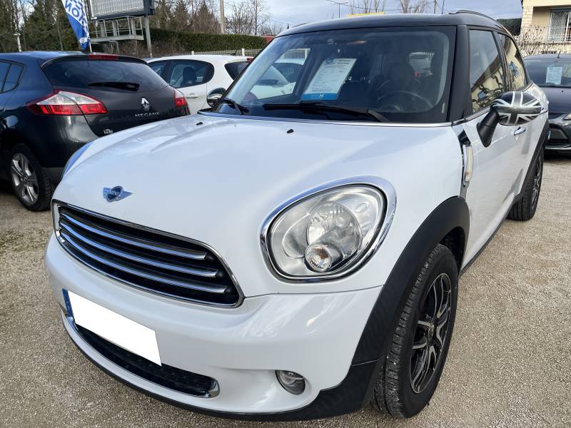 Voiture d’occasion MINI COUNTRYMAN COOPER 1.6 D 112 Cooper. 5p. avec Intérieur en Cuir et Radars de Recul ainsi que Climatisation. Garanti 12 Mois.