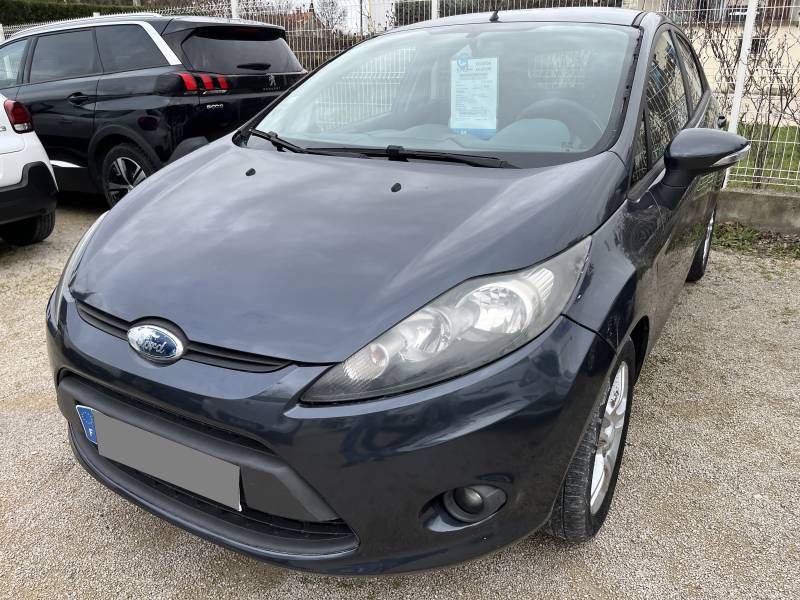 Voiture d’occasion FORD FIESTA 1.4 TDCI 70 Trend. 5p. avec climatisation et Radio CD MP3. Garantie 12 Mois.