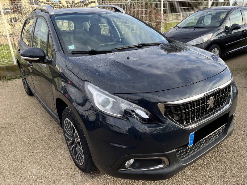 Voiture d’occasion PEUGEOT 2008 I Ph2 1.5 Blue HDI 102 Active Business. 5p. avec Radar de Recul et Régulateur + Limiteur de Vitesse ainsi GPS Europe Tactile. 1ère Main. Garantie 12 Mois.