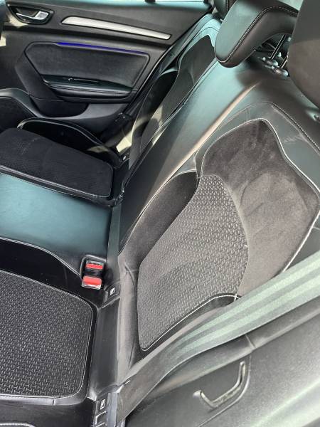 Voiture d’occasion RENAULT MEGANE IV 1.6 DCI 130 Intens. BV6. 5p. Avec Grand GPS Europe Tactile et radar AV + AR + Caméra de Recul ainsi que Sièges Semi-Cuir/Velours. Garantie 12 Mois.