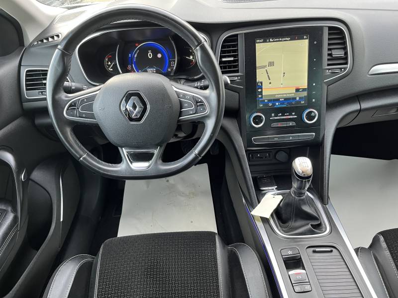 Voiture d’occasion RENAULT MEGANE IV 1.6 DCI 130 Intens. BV6. 5p. Avec Grand GPS Europe Tactile et radar AV + AR + Caméra de Recul ainsi que Sièges Semi-Cuir/Velours. Garantie 12 Mois.