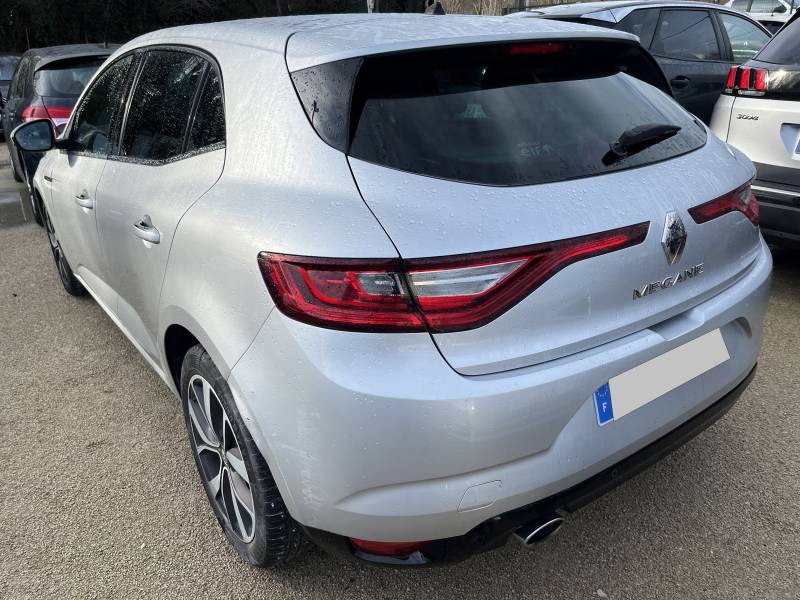 équipée d’une boîte manuelle 6 vitesses, offrant un excellent compromis entre performance et consommation grâce à son moteur DIESEL de 6 CV fiscaux. A NIMES