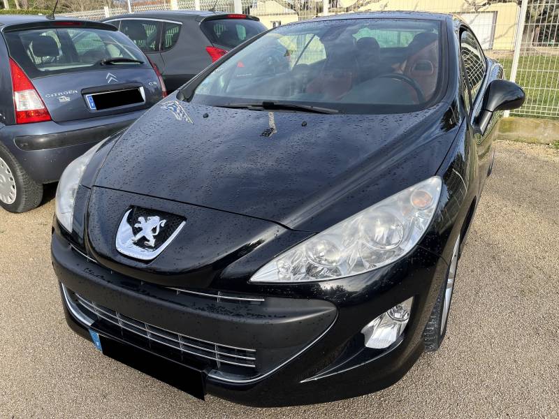 PEUGEOT 308 CC 2.0 HDI 140 Sport Pack. BV6. 1ère Main. avec Sièges en Cuir Bordeaux et Sièges Chauffant + Chauffe Nuques ainsi que toit rétractable. Garantie 12 Mois. A 